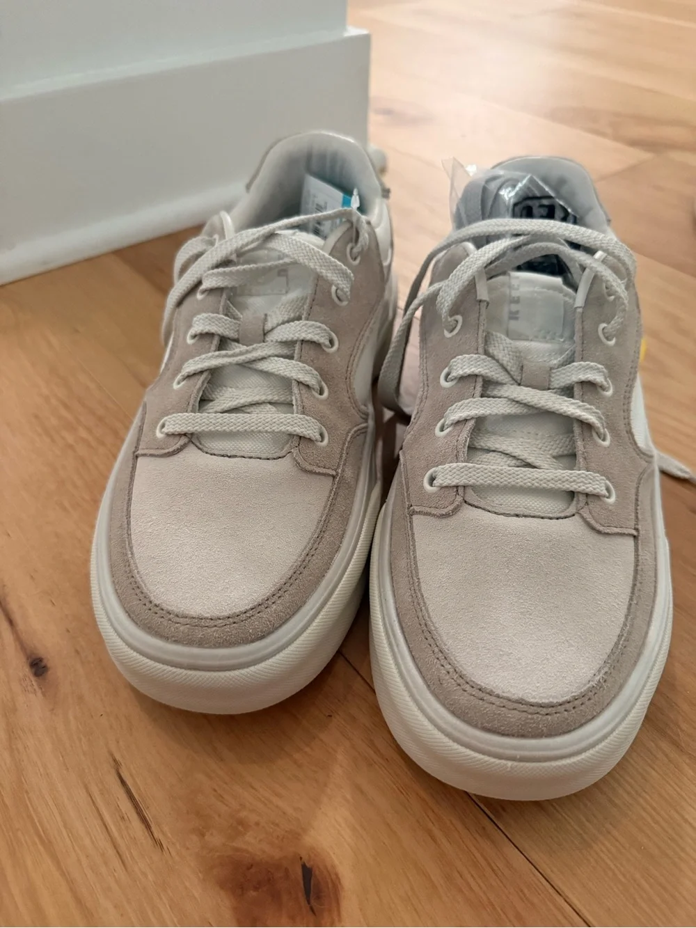 NWT Reef men’s El Jeffe sneakers size 9.5, never worn.